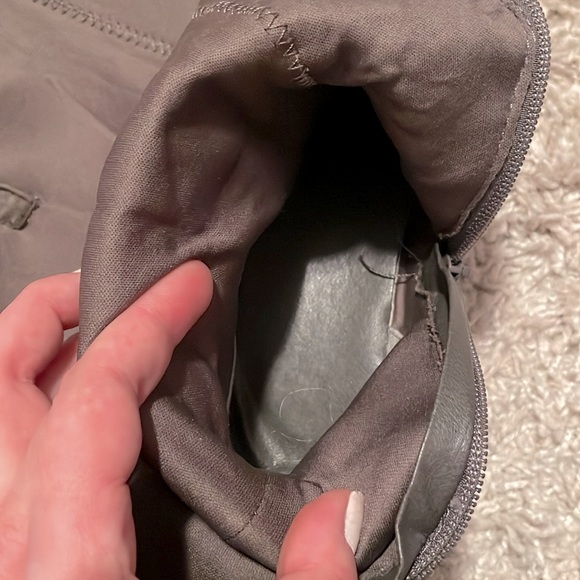 KOHL’S gray faux suede knee high boots, w/ full length zipper to get in, size 8 - Picture 6 of 7